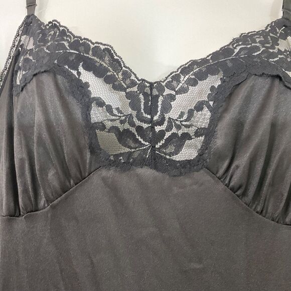 VASSARETTE 44/26 Full Slip Dress Nylon Black Lace Trim Lingerie adj. straps USA - Picture 2 of 10